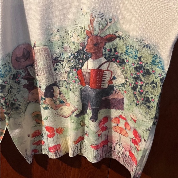 Charming White Sweater with Animal and Floral Design - Picture 4 of 4